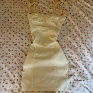 White bodycon dress with adjustable strap. Size xs/s